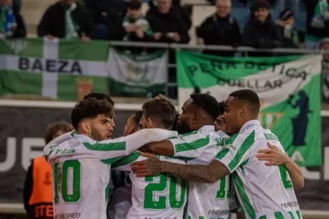 بيتيس يقترب من ثمن نهائي دوري المؤتمر بثلاثية أمام جينت